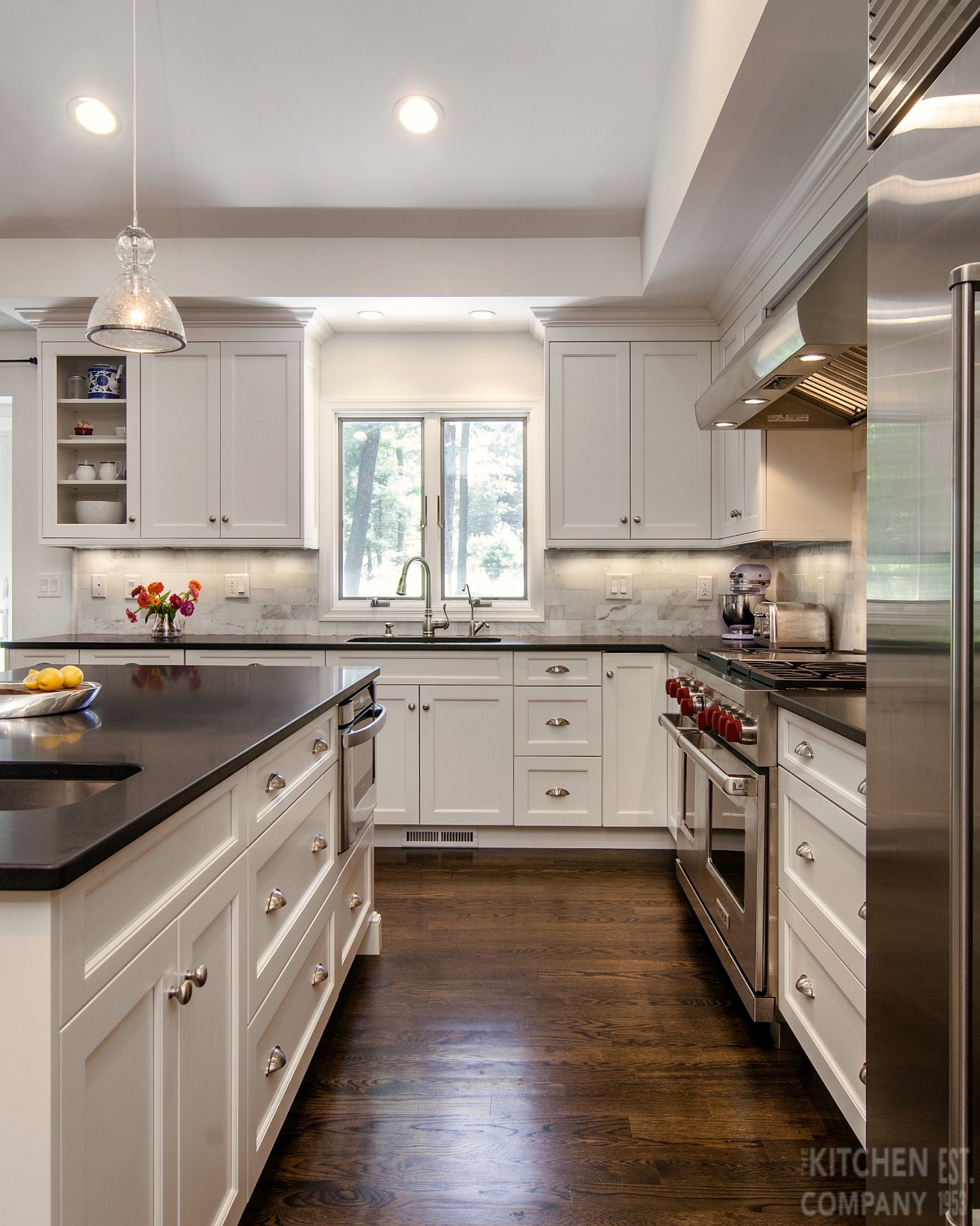 Black and White Kitchen in Woodbridge, CT | Transitional Kitchens CT